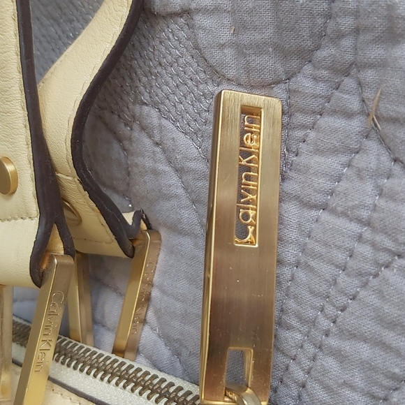 Calvin Klein butter colored shoulder bag - Picture 2 of 6